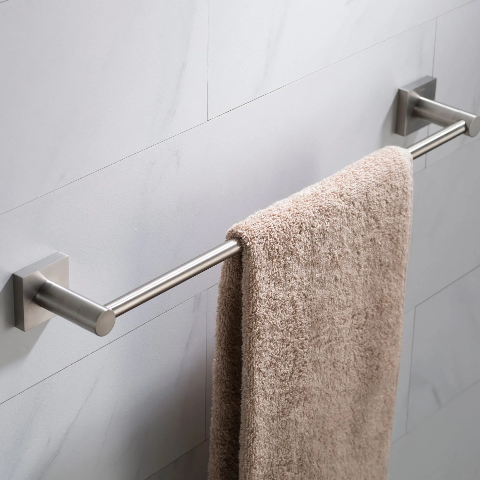 18" Bathroom Towel Bar in Brushed Nickel