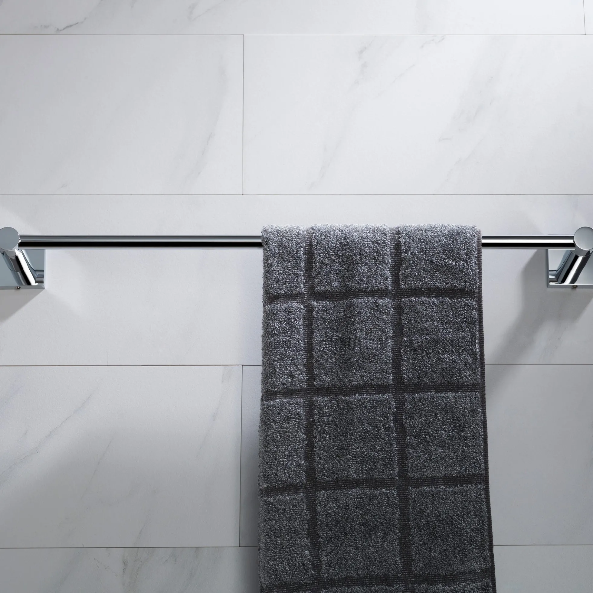 18" Bathroom Towel Bar in Chrome