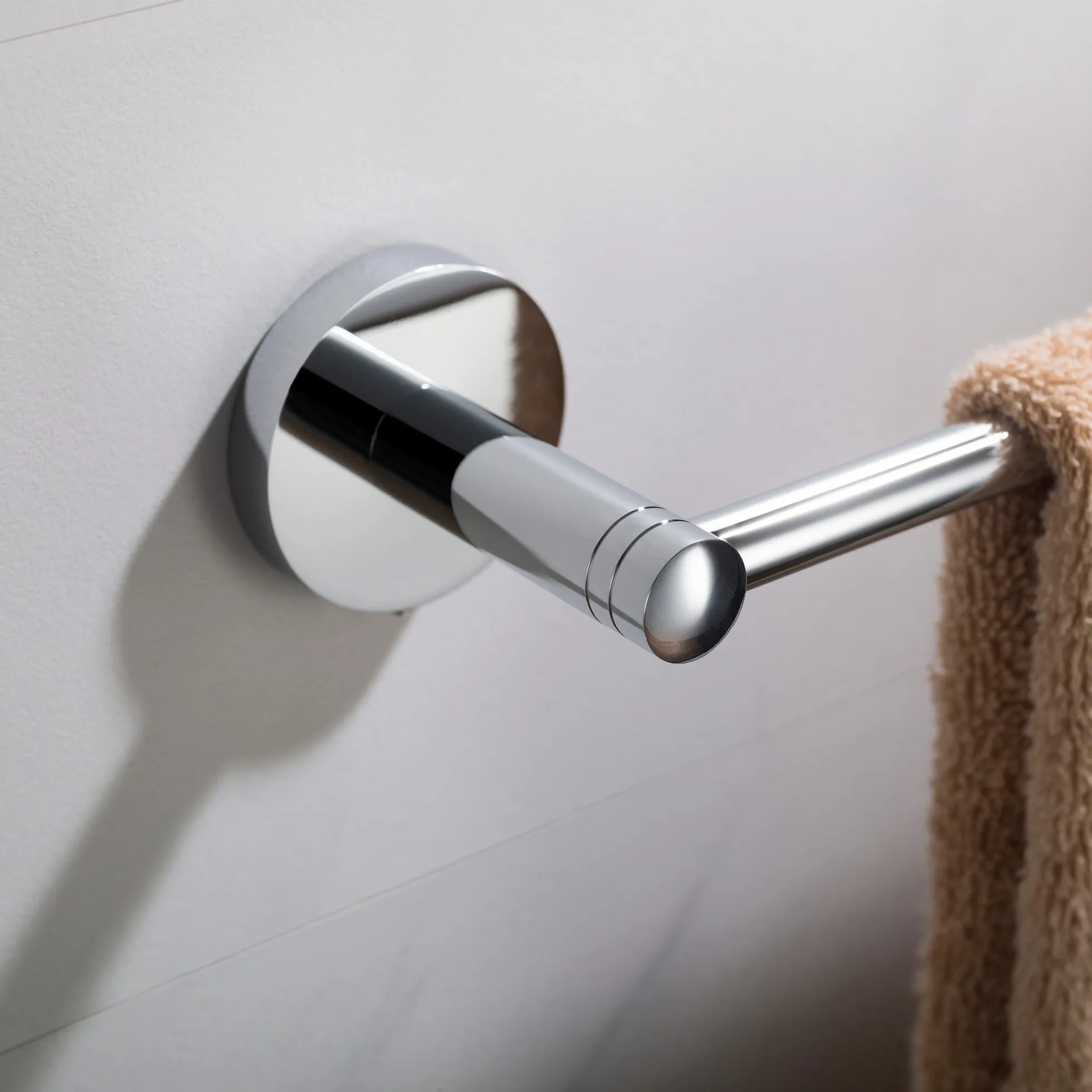 18" Bathroom Towel Bar in Chrome
