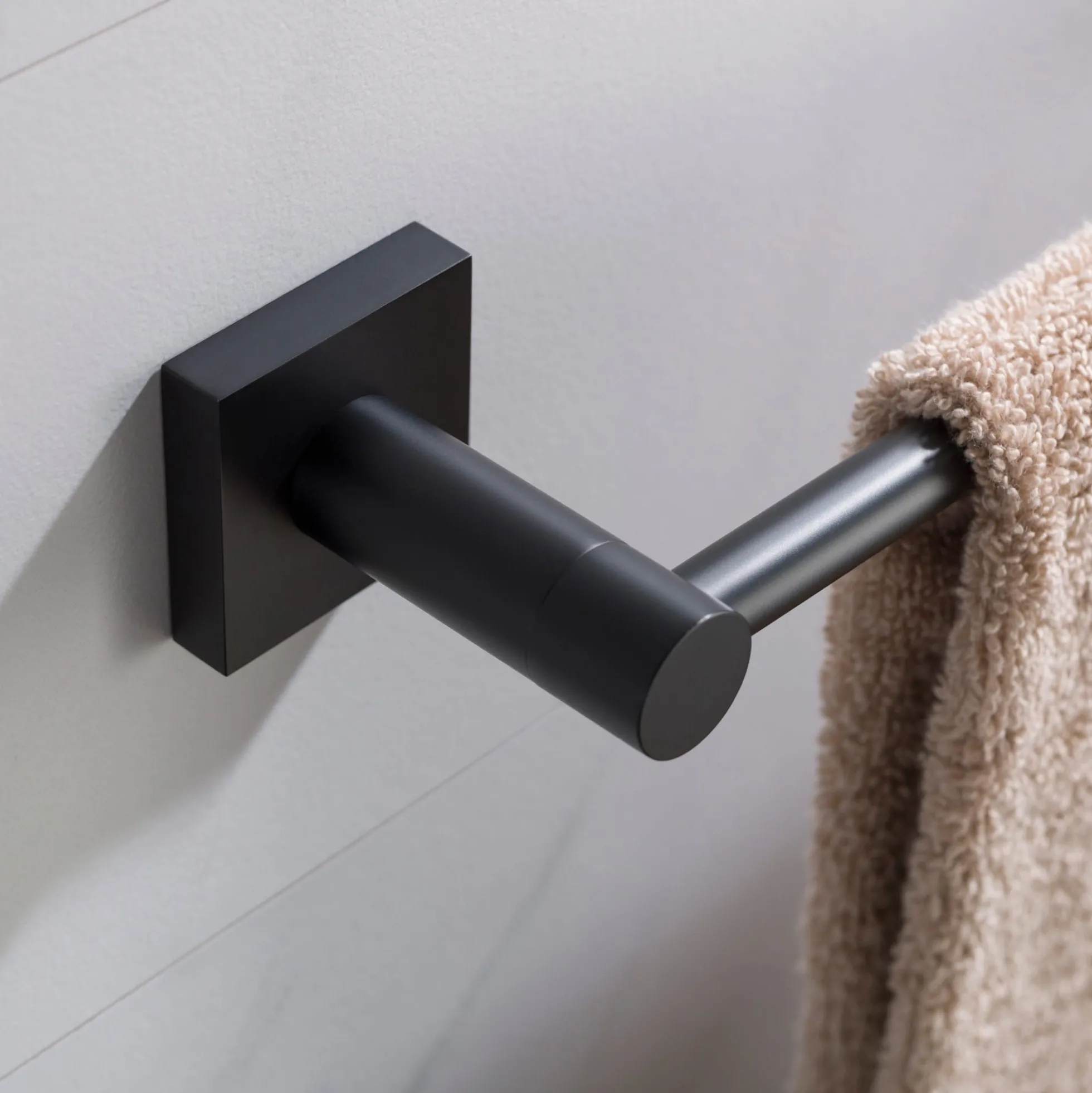 18" Bathroom Towel Bar in Matte Black