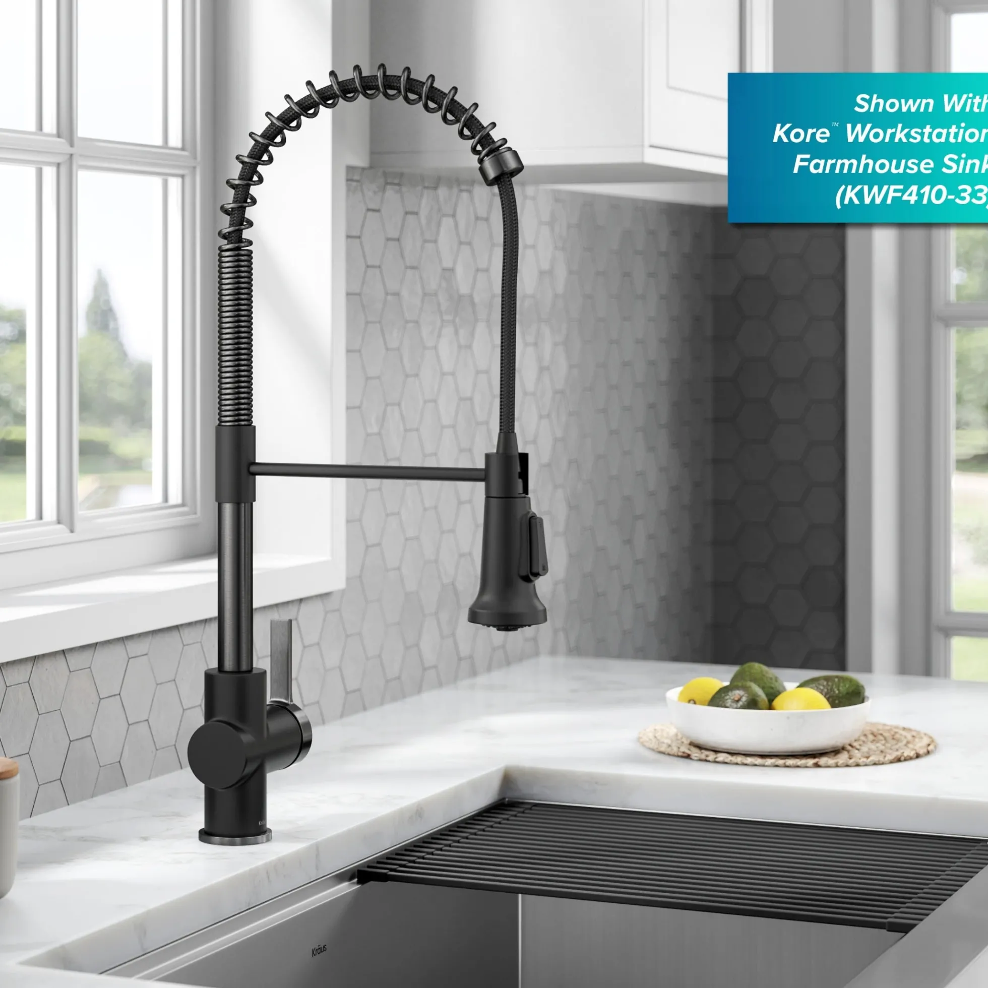 Commercial Style Pull-Down Single Handle Kitchen Faucet in Matte Black / Spot Free Black Stainless Steel