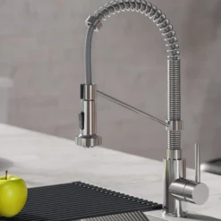 Commercial Style Pull-Down Single Handle 18