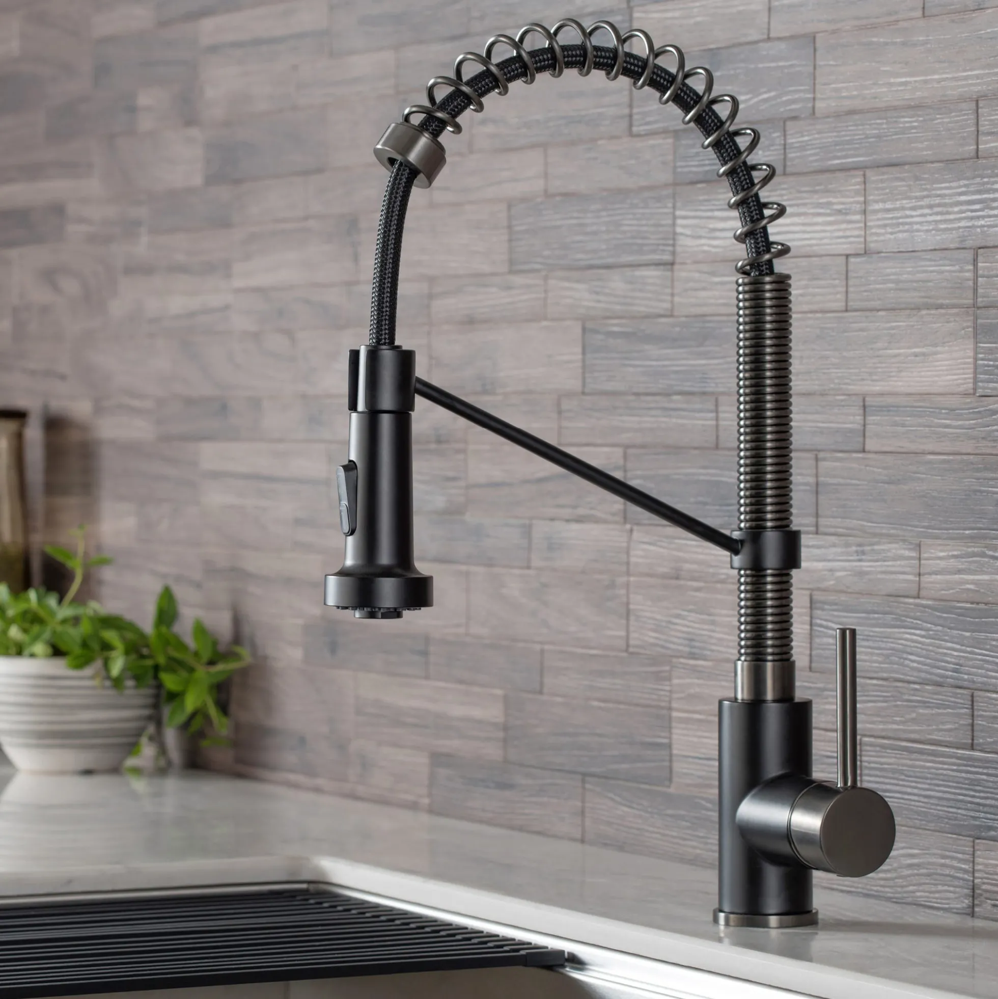 Commercial Style Pull-Down Single Handle 18" Kitchen Faucet in Matte Black/Black Stainless with Air Gap