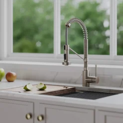 Commercial Style Pull-Down Single Handle 18