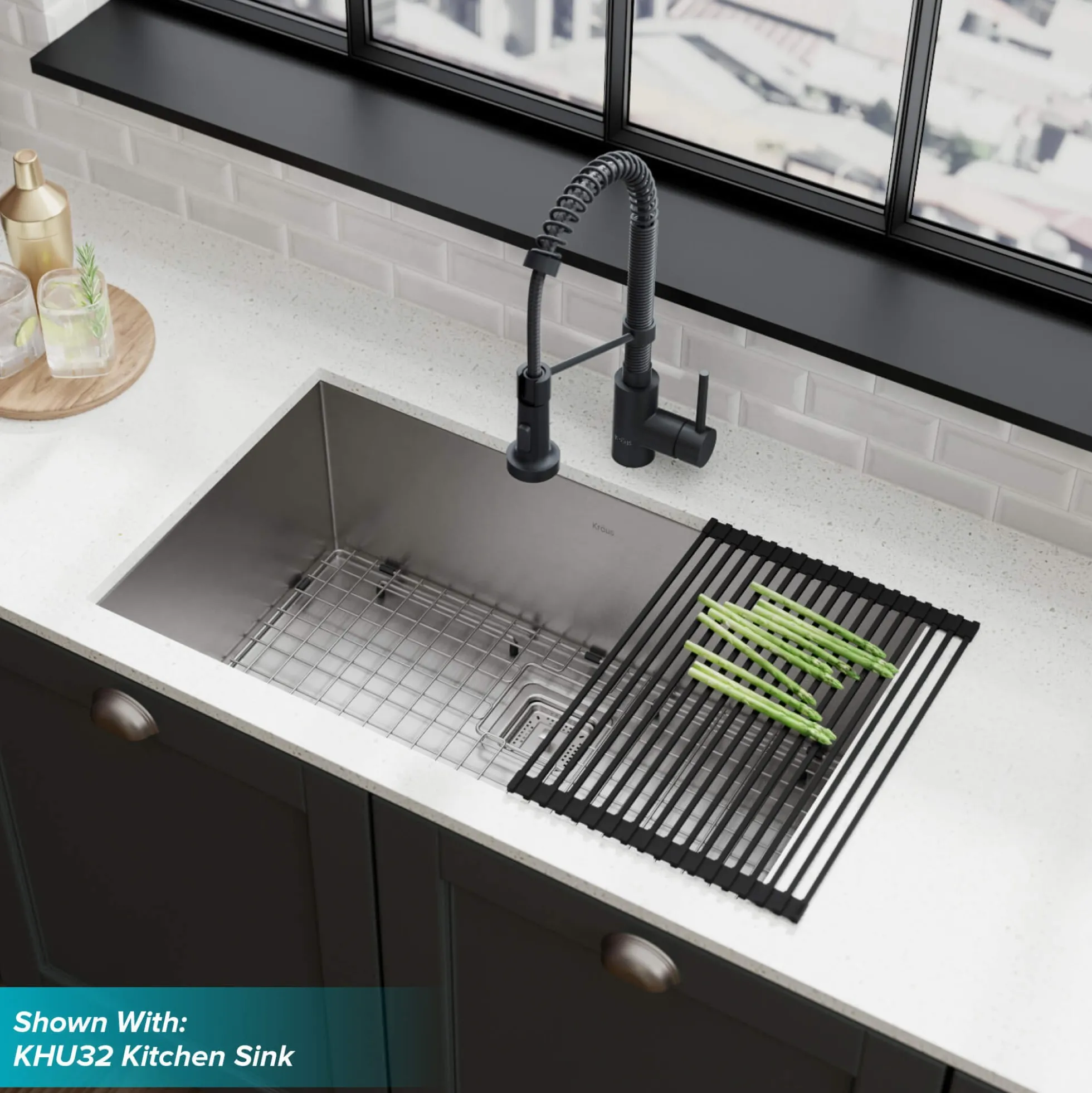 Commercial Style Pull-Down Single Handle 18" Kitchen Faucet in Matte Black with Soap Dispenser