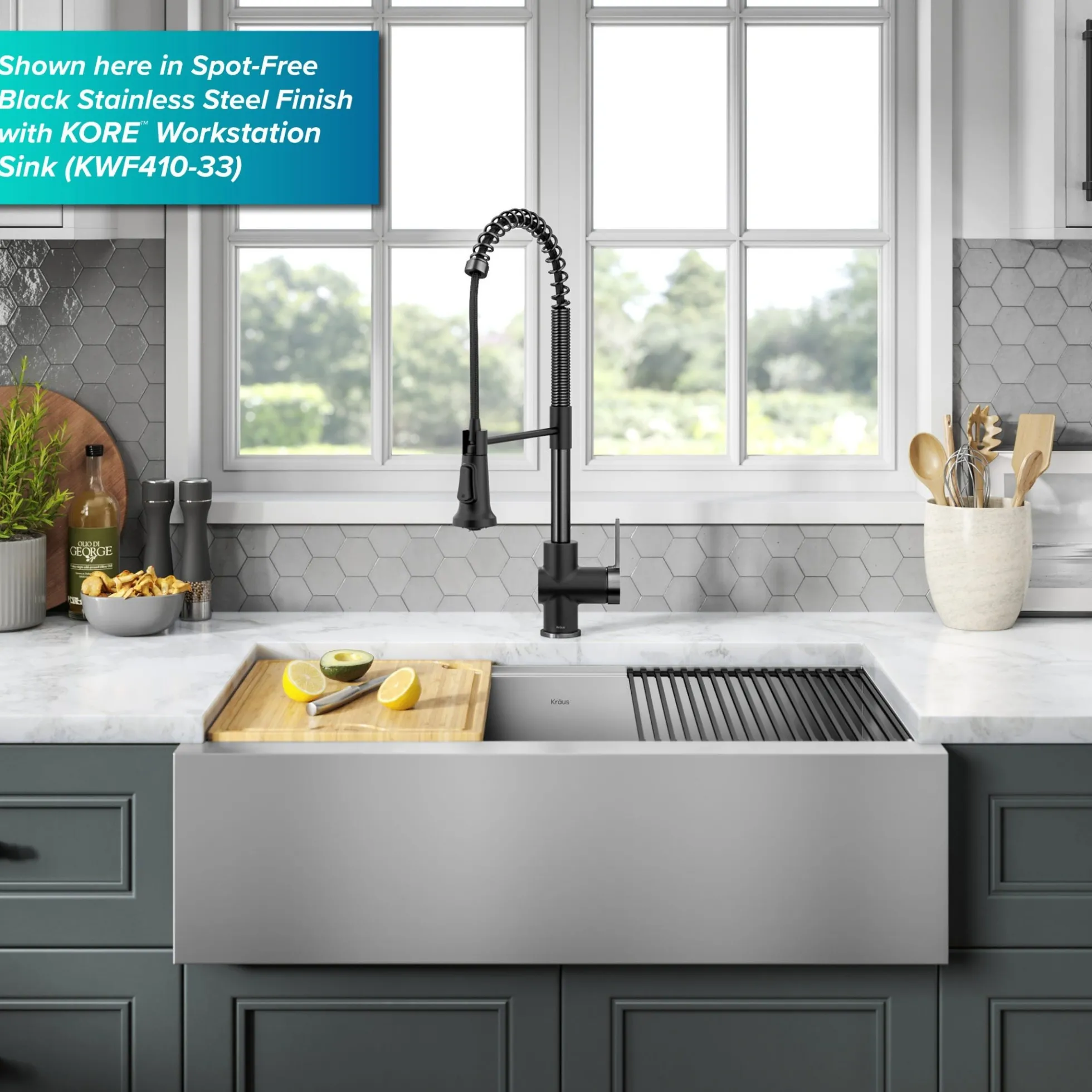 Commercial Style Single Handle Pull Down Kitchen Faucet in Spot-Free Stainless Steel/Matte Black