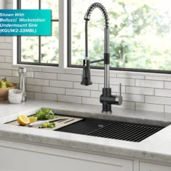 Commercial Style Single Handle Pull Down Kitchen Faucet in Spot-Free Stainless Steel/Matte Black