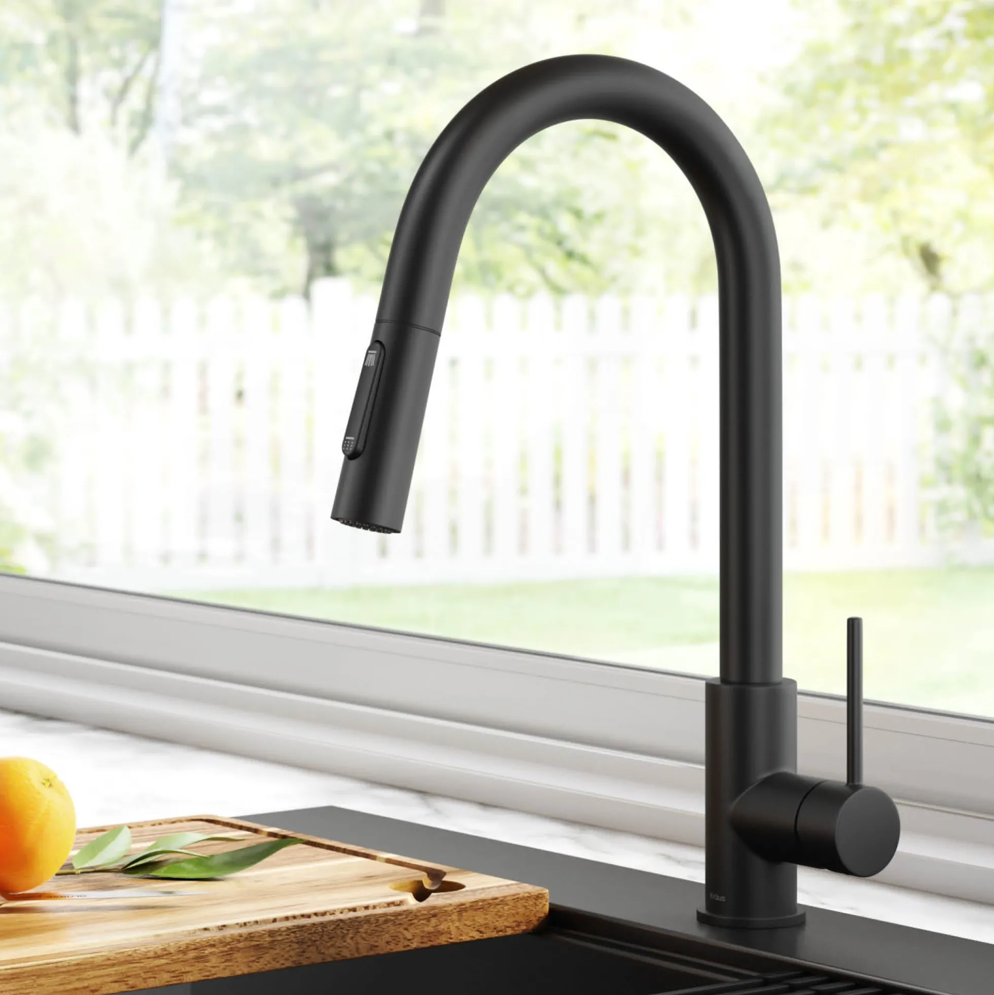 Contemporary Pull-Down Single Handle Kitchen Faucet in Matte Black