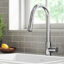 Contemporary Pull-Down Single Handle Kitchen Faucet in Chrome
