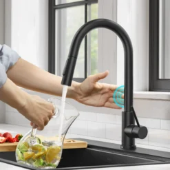 ContemporarySingle-HandleTouch KitchenSink Faucet with Pull Down Sprayer inMatte Black