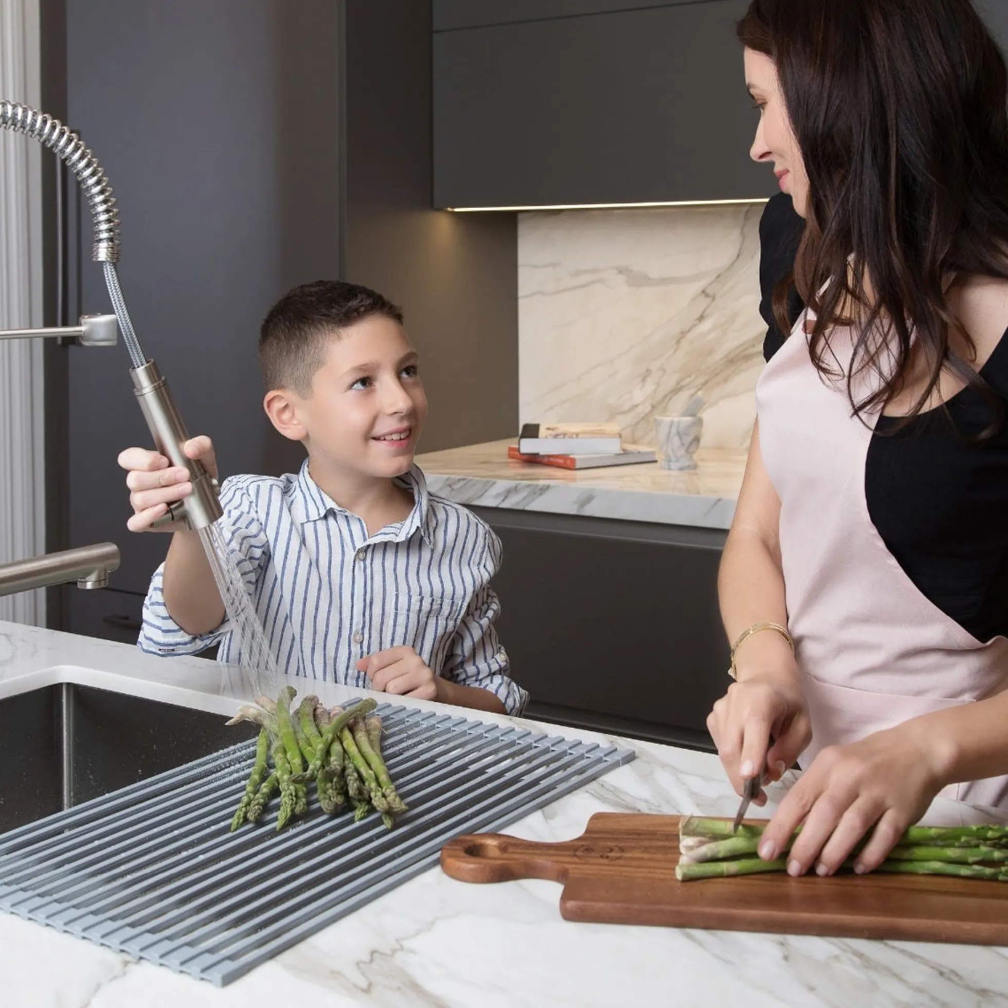 Multipurpose Over Sink Roll-Up Dish Drying Rack in Grey