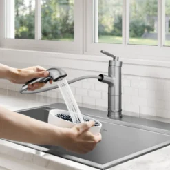 Pull-Out Single Handle Kitchen Faucet in Matte Black