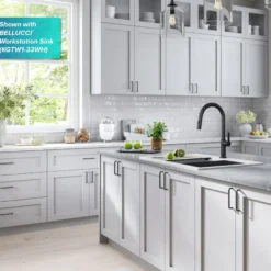 Single Handle Pull Down Kitchen Faucet in Matte Black