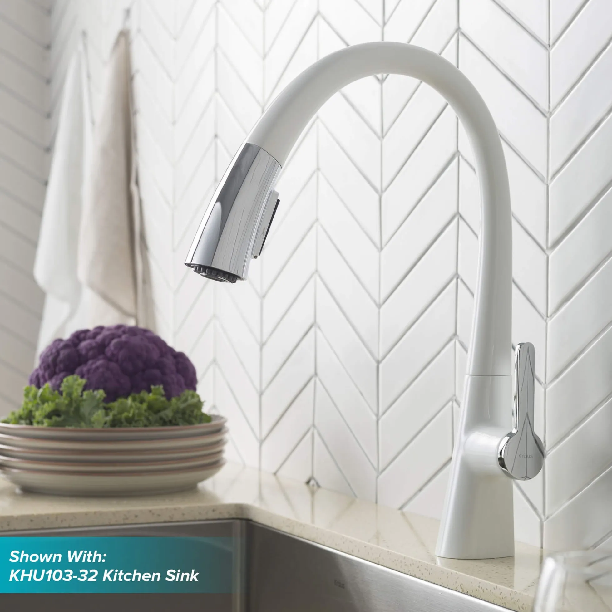 Single Handle Pull-Down Kitchen Faucet in Chrome/White