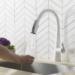 Single Handle Pull-Down Kitchen Faucet in Chrome/White