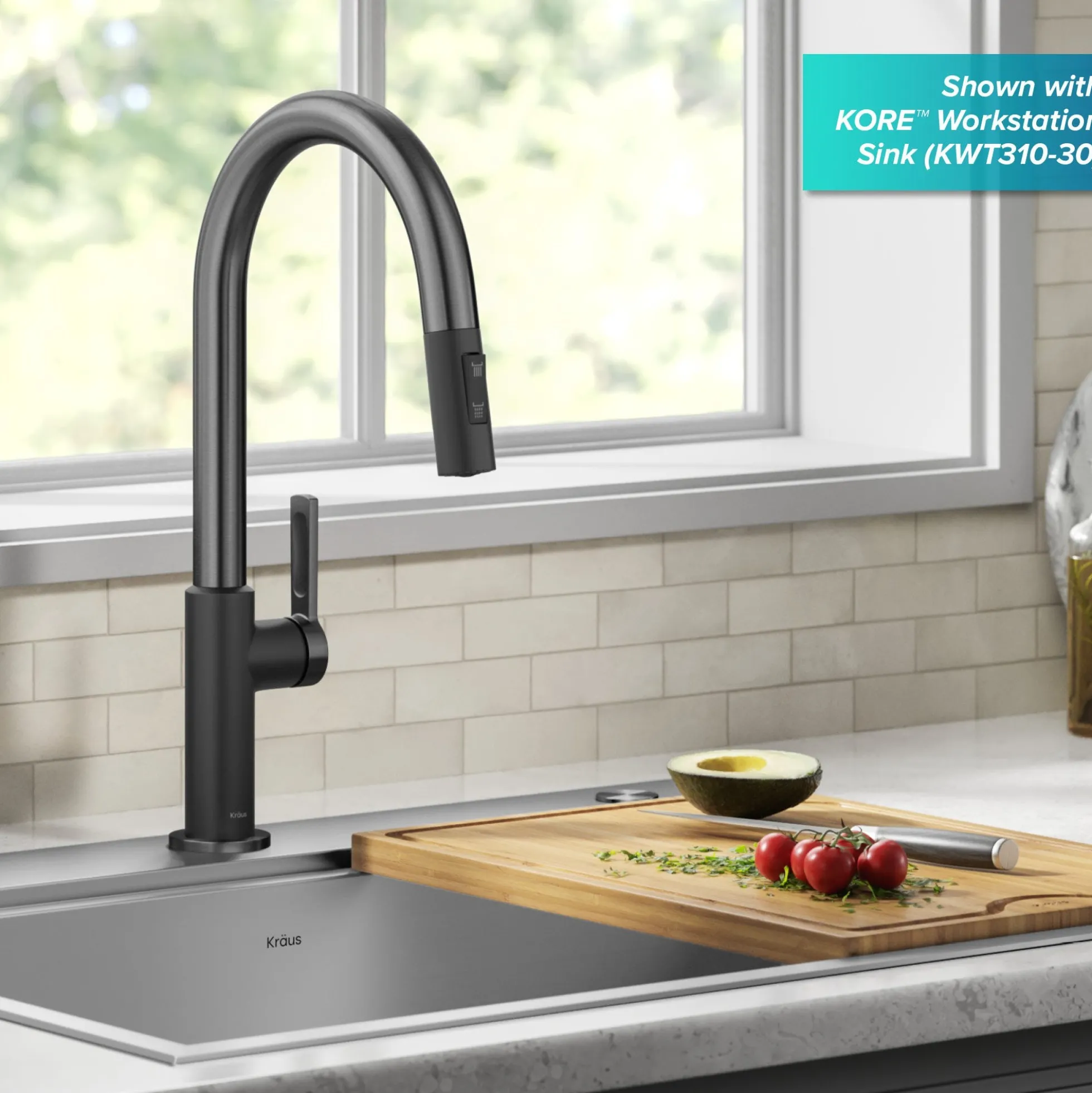 Single Handle Pull Down Kitchen Faucet in Matte Black / Spot Free Black Stainless Steel