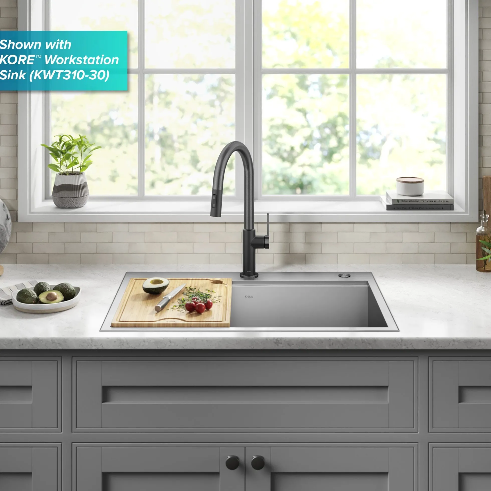 Single Handle Pull Down Kitchen Faucet in Matte Black / Spot Free Black Stainless Steel