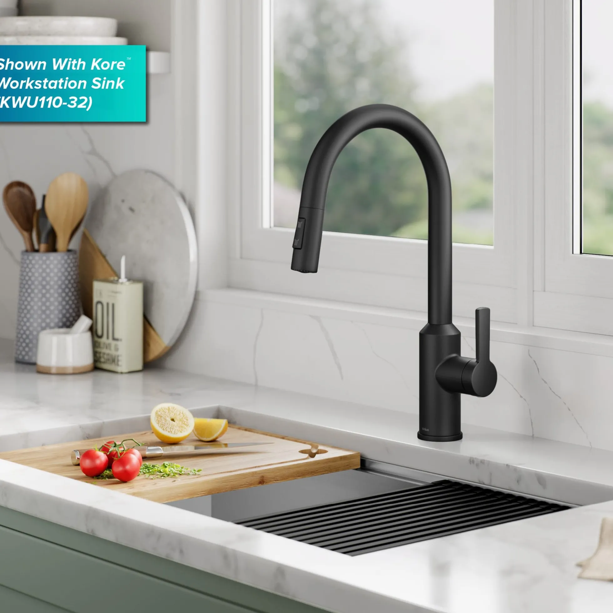 Touchless Sensor Pull-Down Single Handle Kitchen Faucet in Matte Black