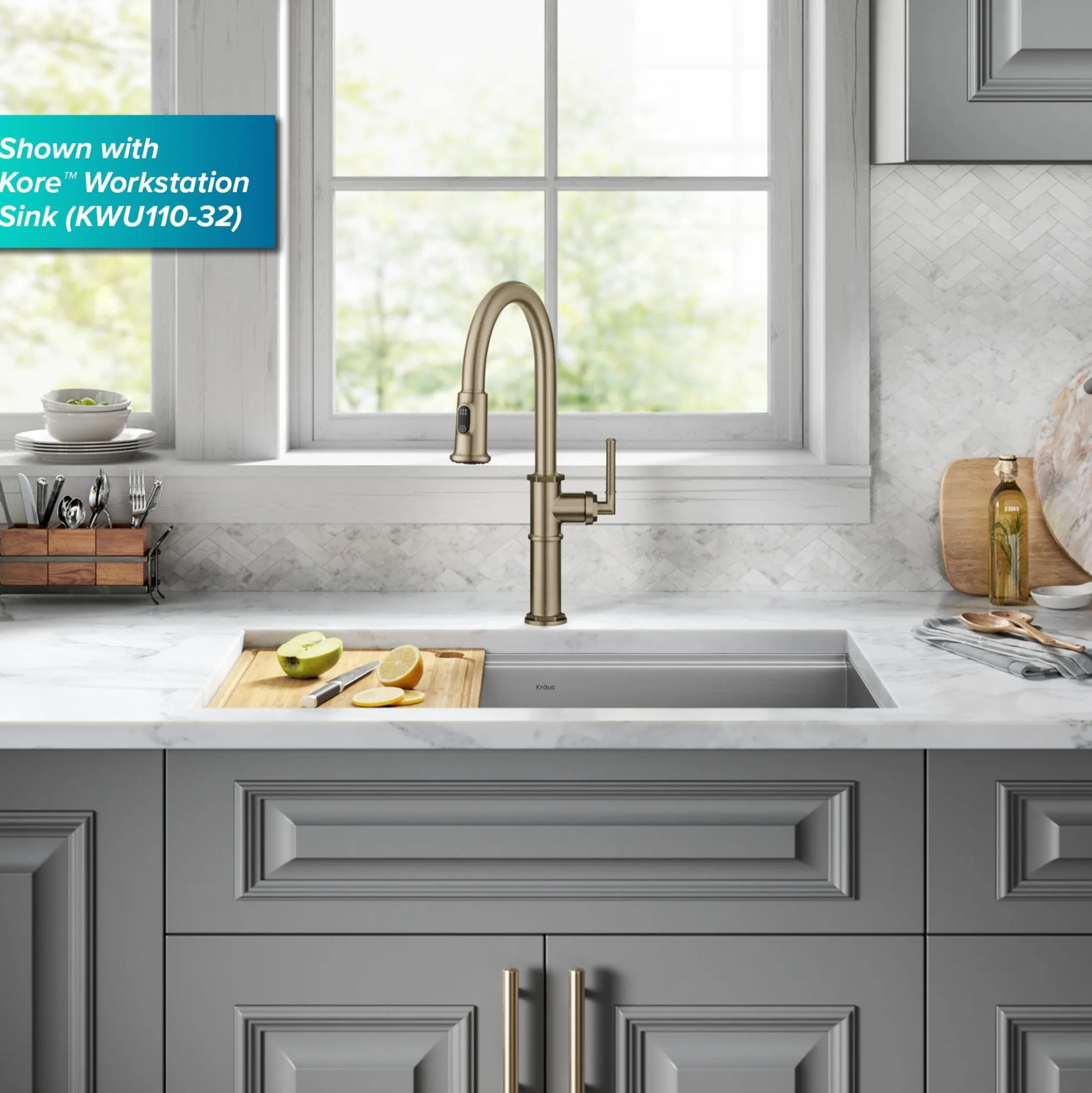 Traditional Industrial Pull-Down Single Handle Kitchen Faucet in Brushed Gold