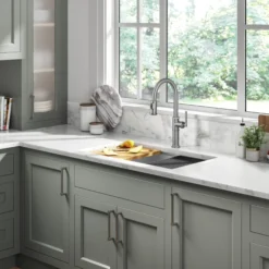 Traditional Industrial Pull-Down Single Handle Kitchen Faucet in Spot-Free Stainless Steel