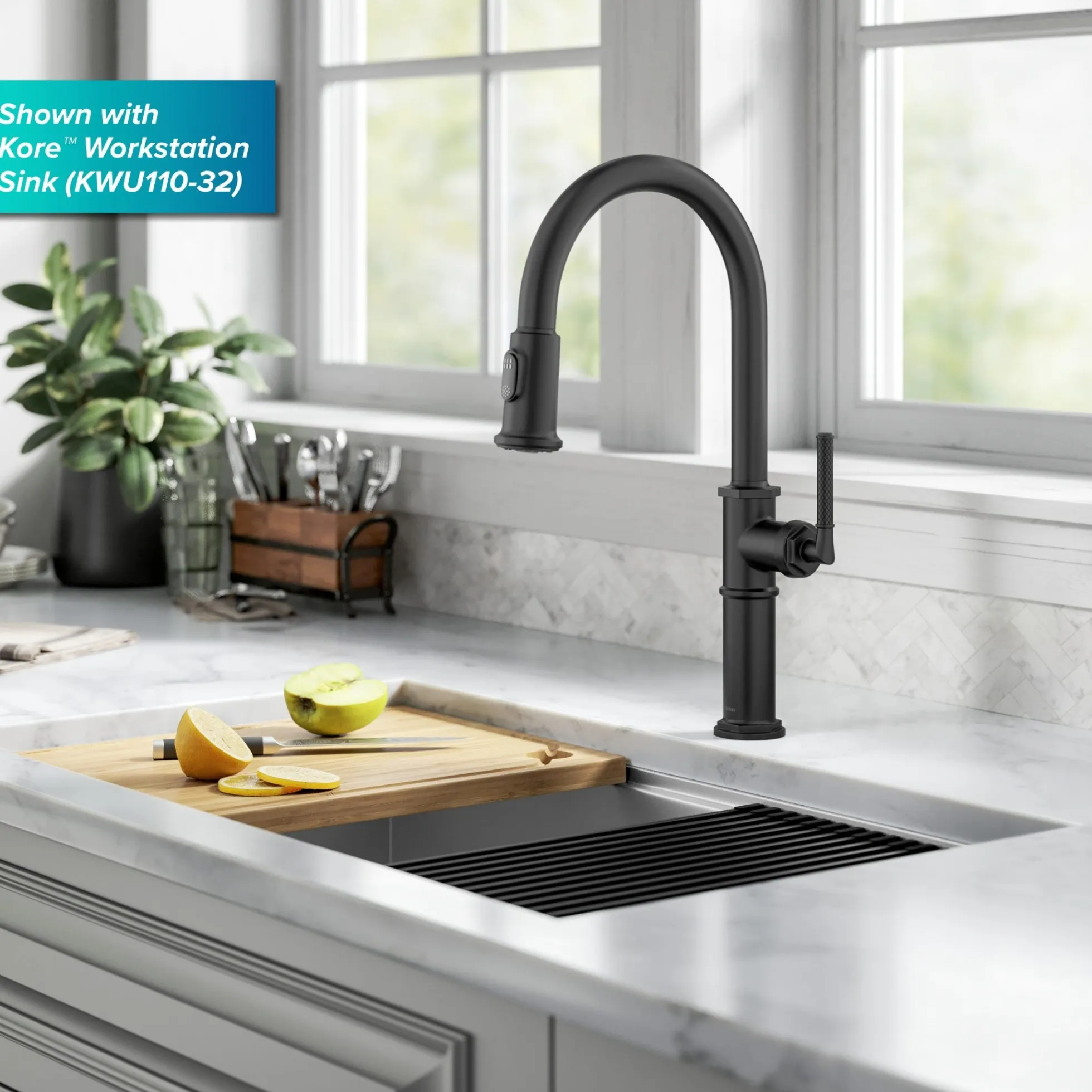Traditional Industrial Pull-Down Single Handle Kitchen Faucet in Matte Black