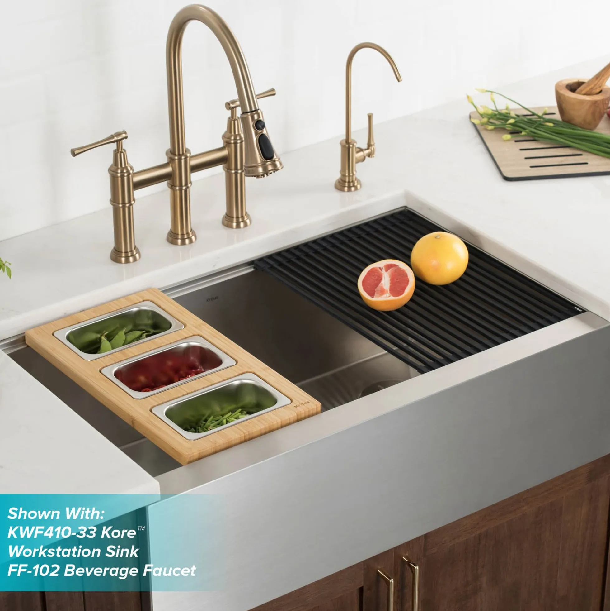 Transitional Bridge Kitchen Faucet with Pull-Down Sprayhead in Brushed Gold