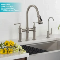 Transitional Bridge Kitchen Faucet with Pull-Down Sprayhead in Spot Free Stainless Steel