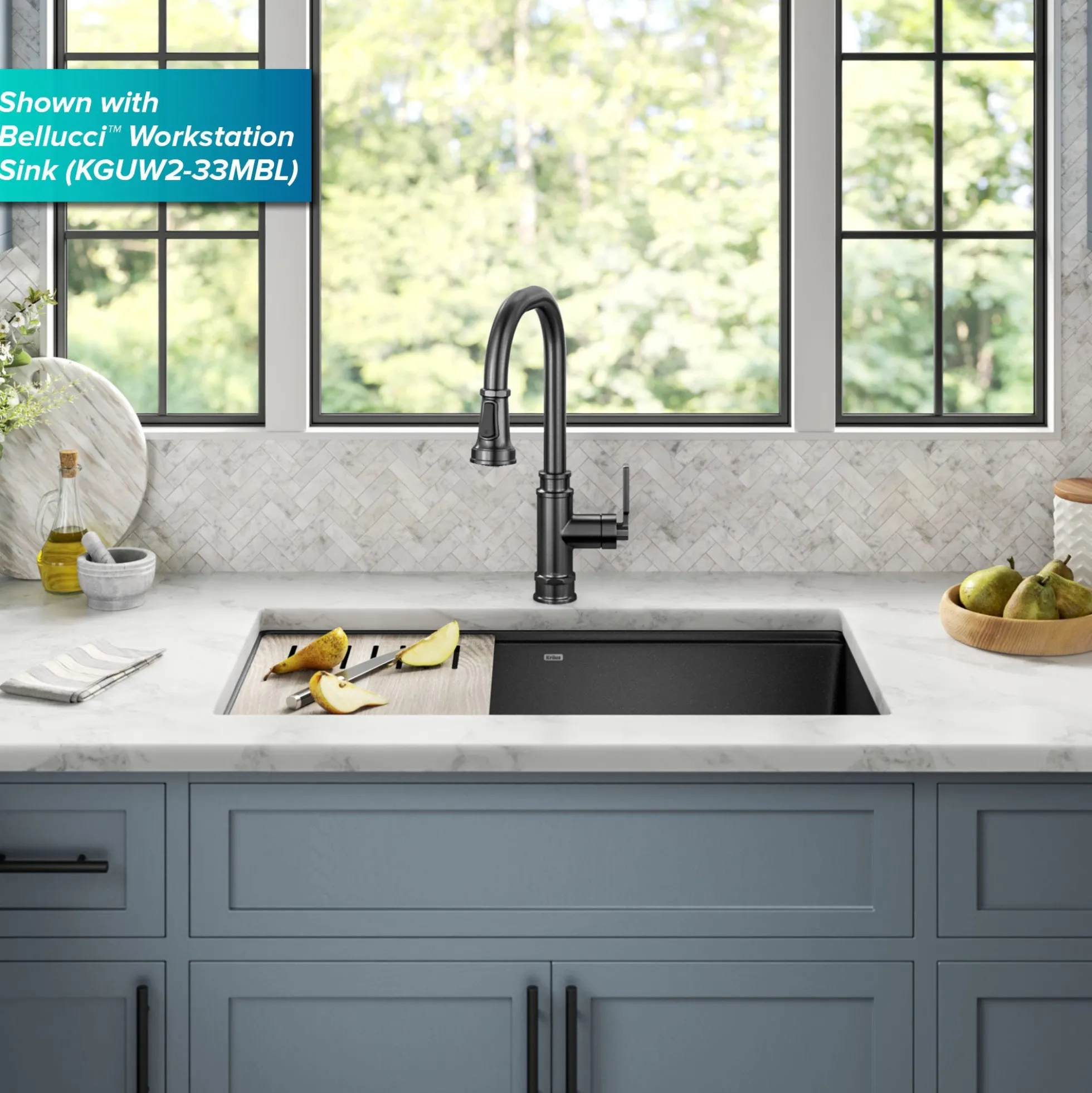 Transitional Industrial Pull-Down Single Handle Kitchen Faucet in Spot-Free Black Stainless Steel