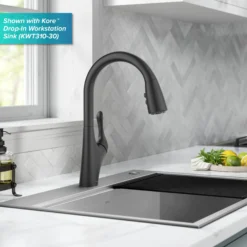 Transitional Single Handle Pull-Down Kitchen Faucet in Matte Black