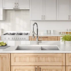 33" Undermount Kitchen Sink w/ Bolden Commercial Pull-Down Faucet and Soap Dispenser in Stainless Steel/Chrome