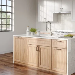 32" Undermount Kitchen Sink w/ Bolden Commercial Pull-Down Faucet and Soap Dispenser in Stainless Steel