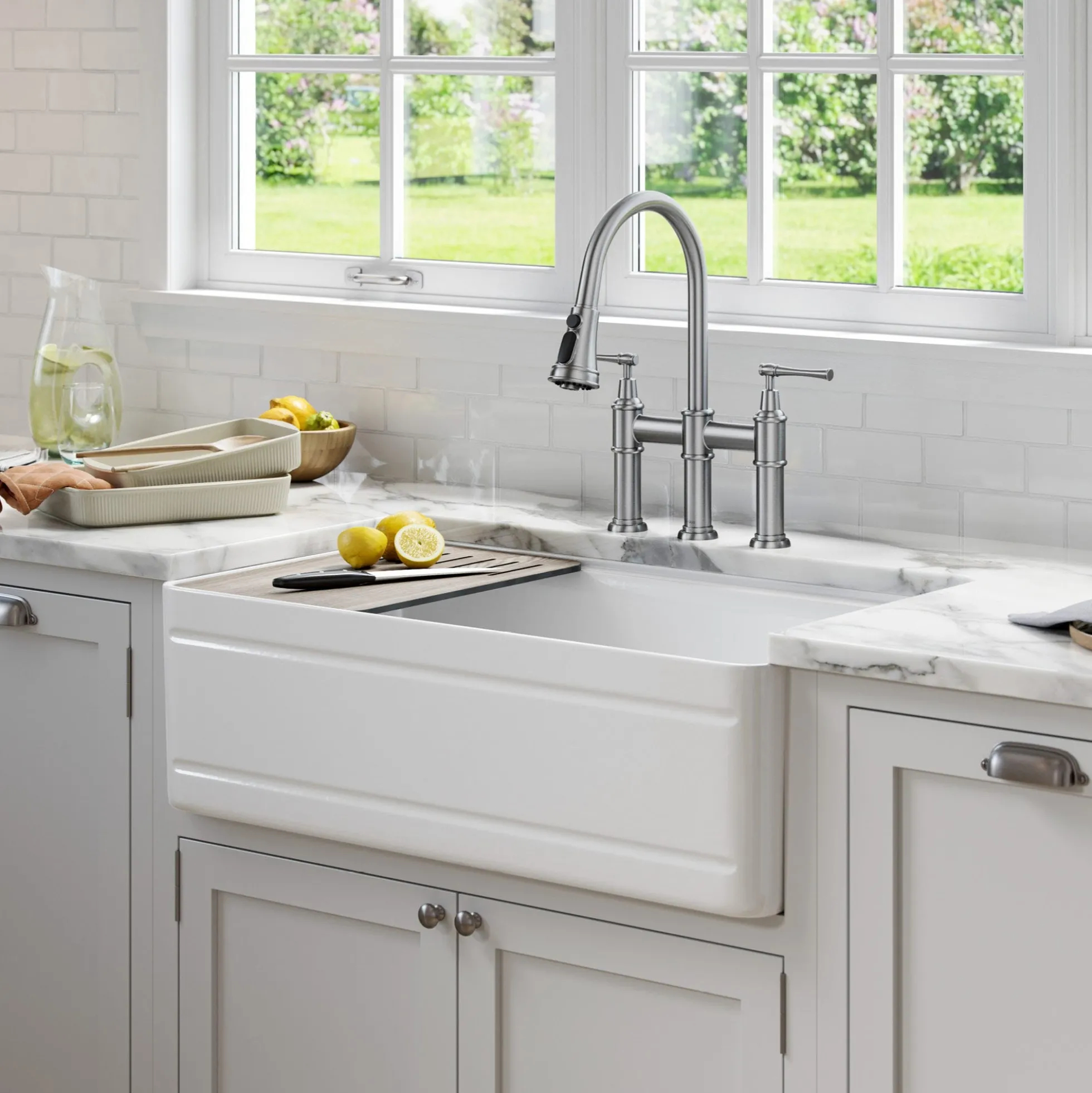 Workstation 33" Reversible Apron Front Farmhouse Fireclay Single Bowl Kitchen Sink in Gloss White